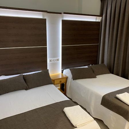Hotel Ric Sabadell Bagian luar foto