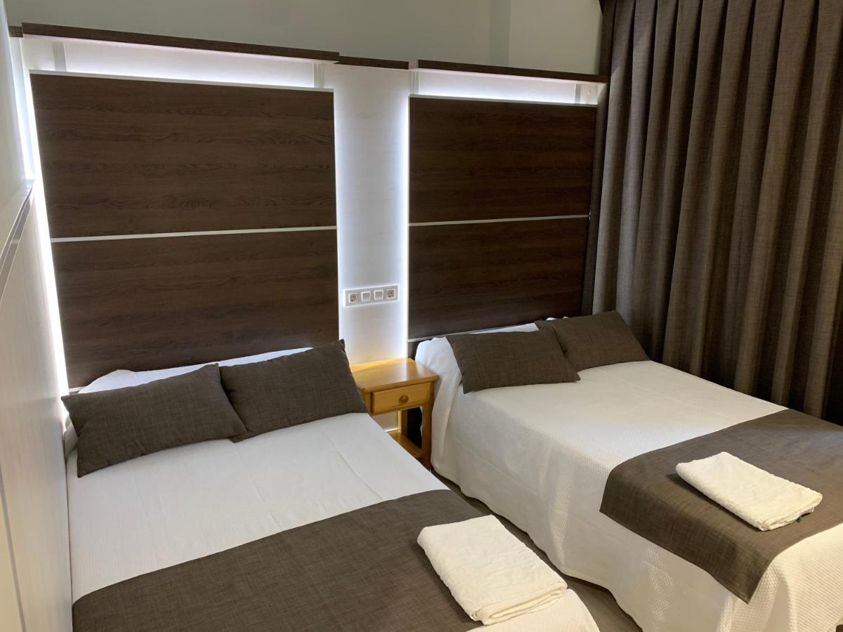 Hotel Ric Sabadell Bagian luar foto