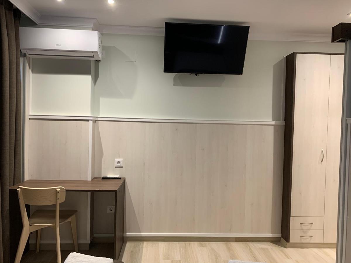 Hotel Ric Sabadell Bagian luar foto