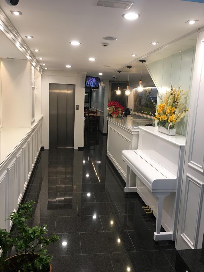 Hotel Ric Sabadell Bagian luar foto