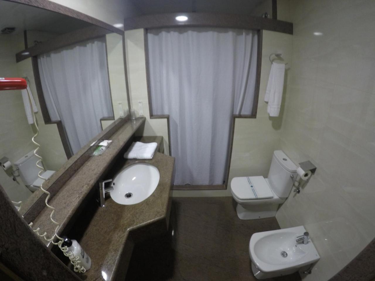 Hotel Ric Sabadell Bagian luar foto