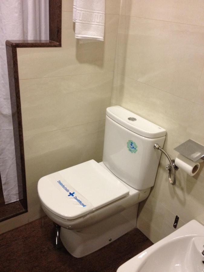 Hotel Ric Sabadell Bagian luar foto